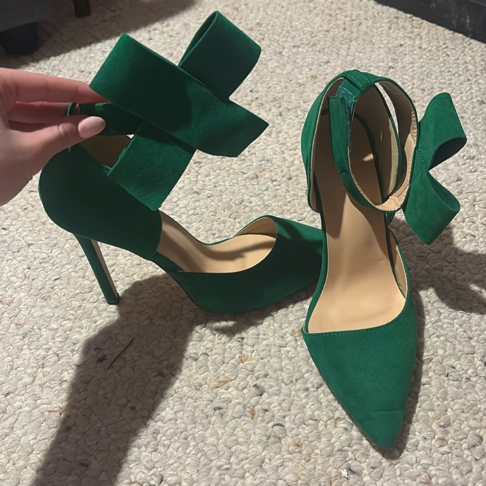 Bought from amazon, green, ankle Velcro strap with the bow